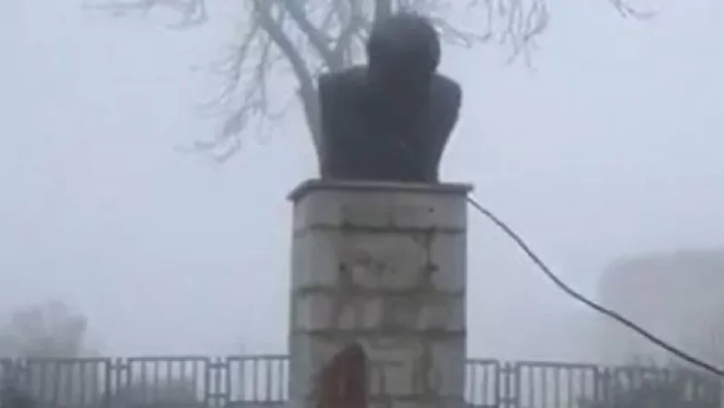 Azerbaijani Soldiers Deface and Destroy the Monument of Hovhannes Tevosyan in Shushi