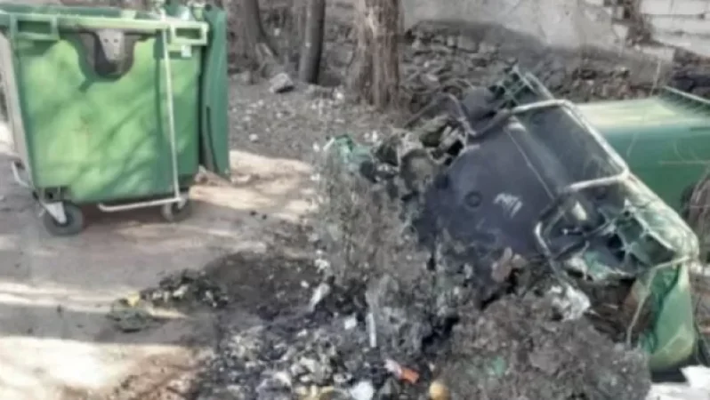 Մեկ աղբամանը այրվել է, մյուսի անվադողերը գողացել են