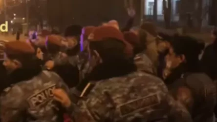 ՏԵՍԱՆՅՈՒԹ. Բաղրամյան պողոտայում անձը դանակով մտել է վրան՝ սպառնալով, որ «կմորթի բոլոր հականիկոլականներին»