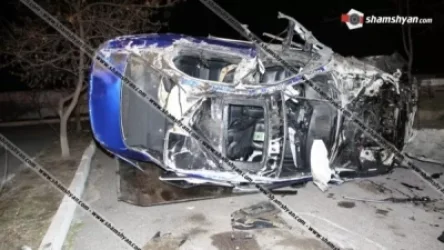 Մեքենան բախվել է զորակոչային ծառայության բետոնե պաշտպանիչ արգելապատնեշներին. կա 2 զոհ