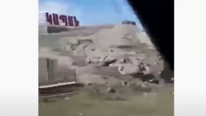 Razm.info-ն ներկայացրել է, թե ինչ են խոսում ադրբեջանցի սահմանապահներն, որոնք անցել են Կապանով և տեսագրել ճանապարհը