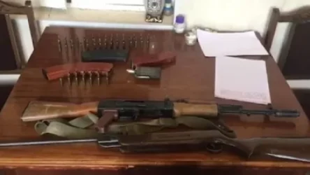 Ոստիկանությանը հանձնվել են «Կալաշնիկովի» ինքնաձիգ, գնդացիր, փամփուշտներ և նռնակներ