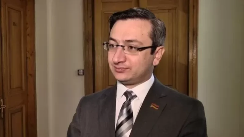 Ստեղծված տրագիկոմեդիայում հատկապես հետաքրքիր են նախկին իշխանավորների ինքնադրսևորումները. Գորգիսյան