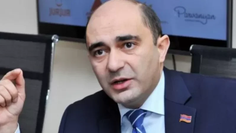Ալիևը Արևմուտքում բողոքում է ՌԴ-ից, իսկ ԱՊՀ-ում՝ Արևմուտքից. Մարուքյան