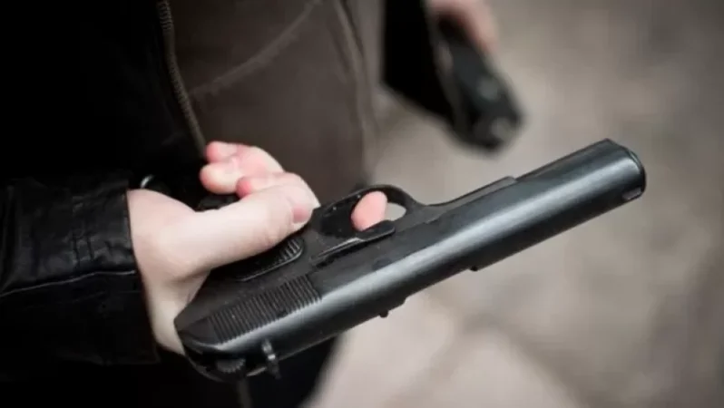 «Հրազդան» բժշկական կենտրոնի աշխատակցի ու վիրաբուժական բաժանմունքի վարիչի միջև տեղի է ունեցել ծեծկռտուք. պետը ատրճանակով է եղել