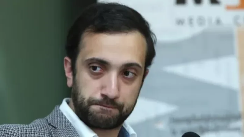 Դանիել Իոաննիսյանը մուտք է գործել պետական հիմնարկ և ծեծկռտուք սկսել. ՊՈԱԿ-ի աշխատակիցը մանրամասնում է