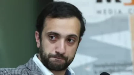 Դանիել Իոաննիսյանը մուտք է գործել պետական հիմնարկ և ծեծկռտուք սկսել. ՊՈԱԿ-ի աշխատակիցը մանրամասնում է