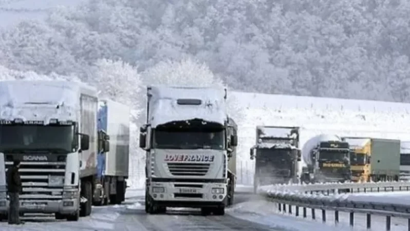 Լարսի ռուսական կողմում կուտակված ավելի քան 500 բեռնատար կա. իրավիճակը՝ ավտոճանապարհներին