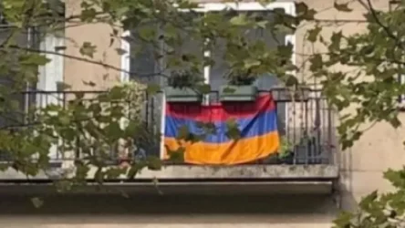 «Պաշտպանե՛ք  բարեկամ այս ժողովրդին». hայկական եռագույնը՝ Փարիզի պատշգամբներում