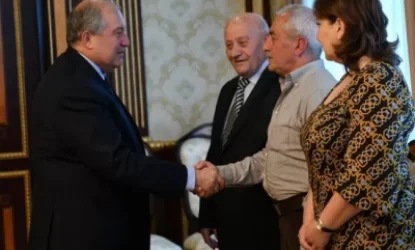 Արմեն Սարգսյանն ընդունել է զոհված օդաչուների ընտանիքների անդամներին