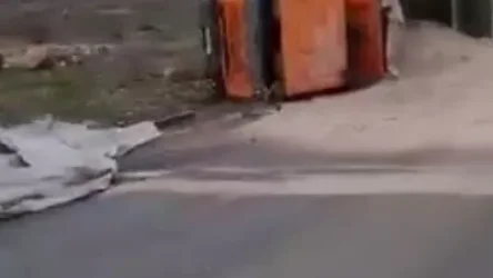 ՏԵՍԱՆՅՈՒԹ. Դավիթ Բեկ փողոցում բեռնատար է կողաշրջվել