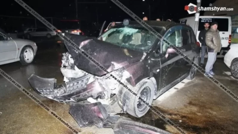 Chain Reaction Car Accident: Mercedes, Nissan, Opel Zafira, and Opel Astra Collide, 4 Injured