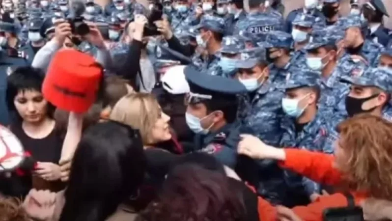 Այս պահին բերման է ենթարկվել մոտ 10 կին