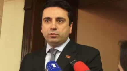 Փաշինյանին ուղեկցում են ԱԱԾ-ականներն ու ոստիկանները. Ոստիկանը մերն է, հիշու՞մ եք. Ալեն Սիմոնյան