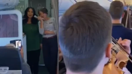 ՏԵՍԱՆՅՈՒԹ․ «Համերգ»՝  Երեւան-Փարիզ չվերթի ժամանակ․ Նաիրա Զոհրաբյանը ներկայացրեց նվագախմբին