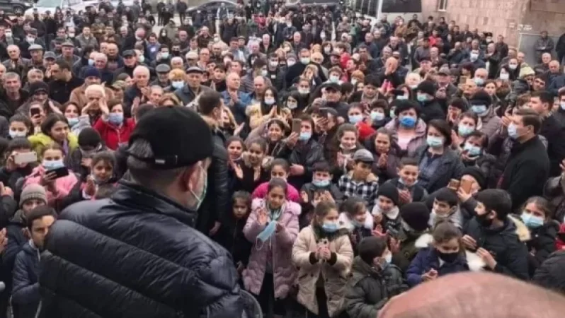 Արագածոտնի մարզում Նիկոլ Փաշինյանի հետ հանդիպման էին տարել մանկահասակ երեխաներին