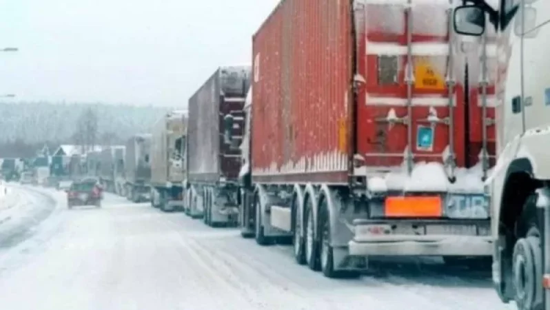 Lars Closed for Trucks with Approximately 470 Trucks Accumulated on the Russian Side