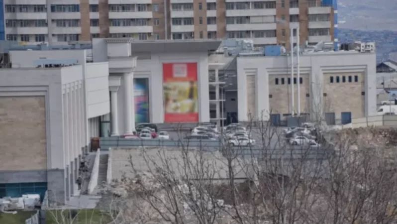 «Դալմա գարդեն մոլ»-ը առանց շինթույլտվության ընդլայնում են․ հիմքերն են փորվում.  «Հետք»