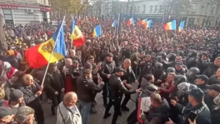 ՏԵՍԱՆՅՈՒԹ. Քիշնևում բողոքի ցույց է. ցուցարարները փորձել են ճեղքել ոստիկանական շղթան