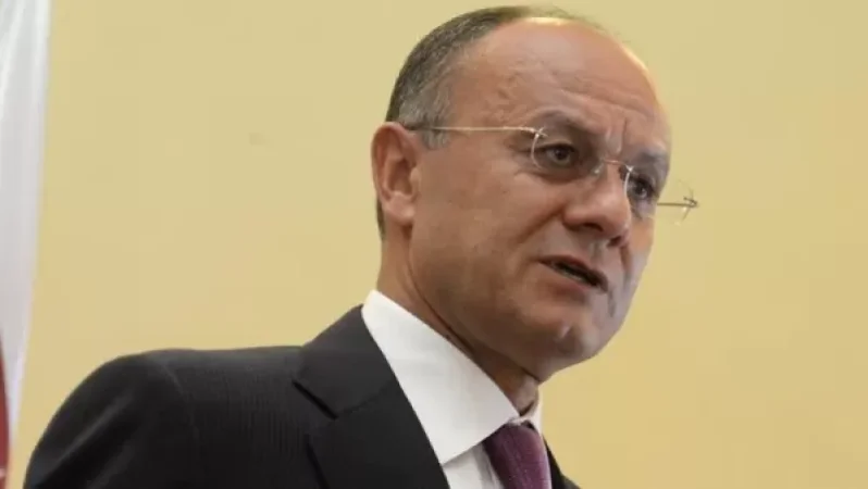 Բանակին նայեք՝ ով ինչ ուզում, հագնում է, գեներալը առանց գլխարկ է կանգնում վարչապետի կողքին․ Օհանյան