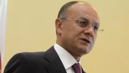 Բանակին նայեք՝ ով ինչ ուզում, հագնում է, գեներալը առանց գլխարկ է կանգնում վարչապետի կողքին․ Օհանյան