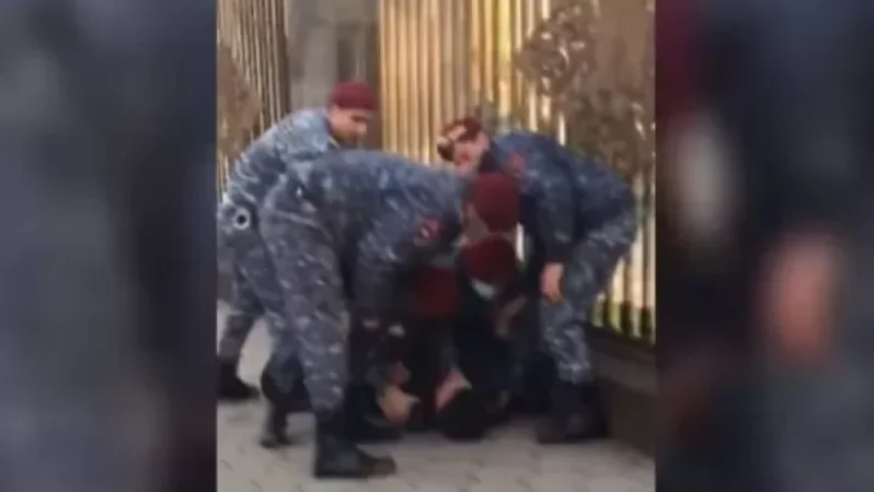 Իշխան Սաղաթելյանի եղբայրը և հորեղբոր որդին և ևս 2 անձ կասկածվում են խուլիգանություն կատարելու մեջ