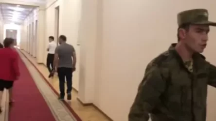 ՏԵՍԱՆՅՈՒԹ. ՊՊԾ-ն պատգամավորներին ուժով դուրս է հանում նիստերի դահլիճից