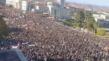 ԼՈՒՍԱՆԿԱՐՆԵՐ. Ստեփանակերտում բազմահազարանոց հանրահավաք է