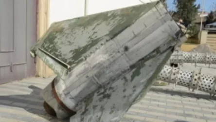 Լուսանկարներ. Բաքվում ցուցադրել են ԼՂ-ում «Հայաստանի կողմից կիրառված» «Իսկանդեր» հրթիռների բեկորները