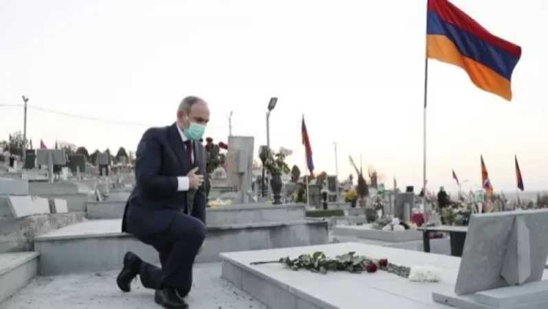 Վարչապետը լուսաբացին այցելել է Եռաբլուր զինվորական պանթեոն