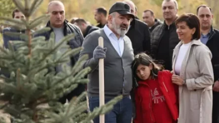 ՏԵՍԱՆՅՈՒԹ․ Վարչապետն ընտանիքի հետ մասնակցել է ծառատունկի