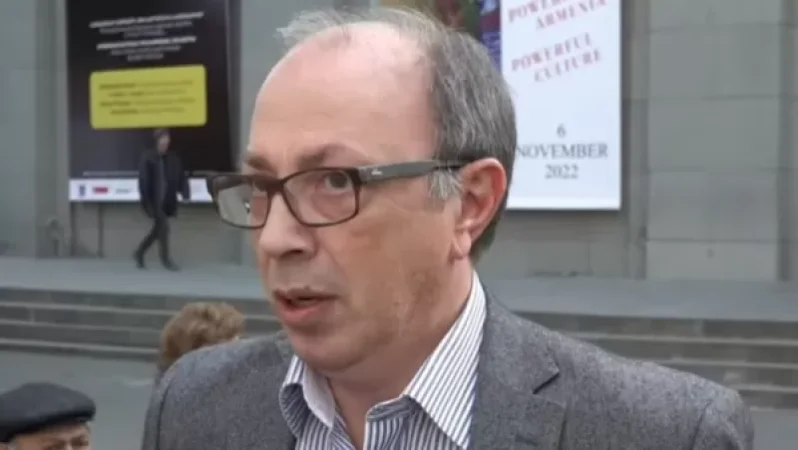 Արցախի վերաբերյալ մեր դիրքորոշումն էապես տարբերվում էր այսօրվա վիճակից. Արա Այվազյանը Ֆրանսիայի հրապարակում է