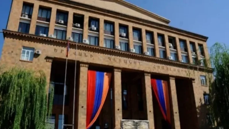 Երևանի պետական համալսարանն այսպես քիչ-քիչ փլուզվում է. Գևորգ Էմին-Տերյան. Aysor