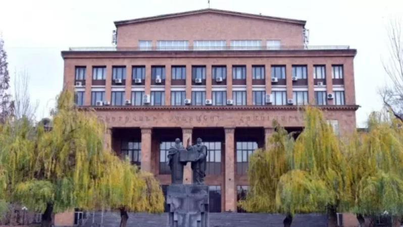 ԵՊՀ հոգաբարձուների խորհրդի ևս 4 անդամներ հրաժարականի դիմում գրեցին.  Աբաջյան