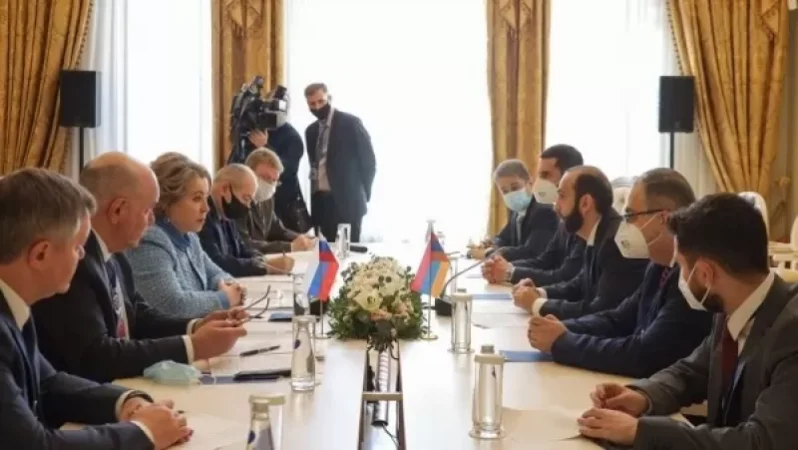 Արարատ Միրզոյանը Սանկտ Պետերբուրգում հանդիպեց Վալենտինա Մատվիենկոյի հետ