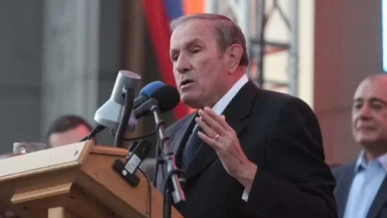 Covid-19-ով վարակված Լևոն Տեր-Պետրոսյանը ստանում է սիմպտոմատիկ բուժում. ինքնազգացողությունը նորմալ է