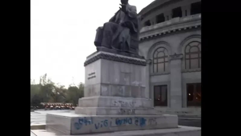Անհայտ անձինք կապույտ գույնով ներկել են Ալեքսանդր Սպենդիարյանի արձանը