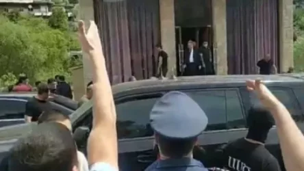 ՏԵՍԱՆՅՈՒԹ. Դավայ, արա ստեղից. Փաշինյանին հայհոյանքներով ու սուլոցներով ճանապարհեցին Մեղրիից