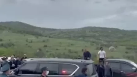 ՏԵՍԱՆՅՈՒԹ. Սյունեցիները ձվեր նետեցին Փաշինյանի ավտոշարասյան վրա. 18+