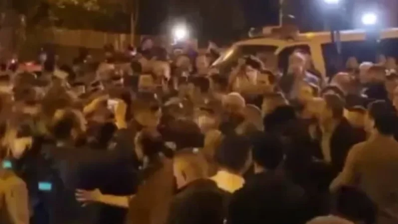 VIDEO: Tensions Rise Near Government Residence