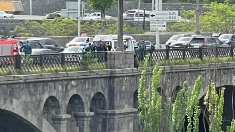 24-ամյա տղան սպառնում էր ցած նետվել կամրջից՝ Կառավարությունից պահանջելով վերանորոգել իր տունը. ՀԺ