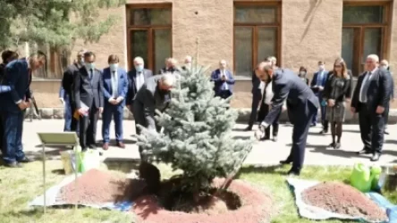 Խորհրդանշական ծառատունկ ԱԺ այգում