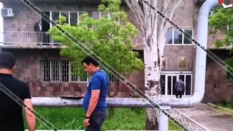 Մասիսում 63-ամյա տղամարդը էլեկտրոցանցի դիմաց բենզինը լցրել էր իր վրա և սպառնում էր ինքնահրկիզվել