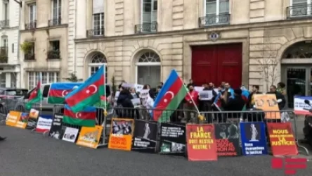 Ֆրանսիայի Սենատի շենքի մոտ մեկնարկել է ադրբեջանցիների բողոքի ակցիան․ ո՞րն է նրանց պահանջը