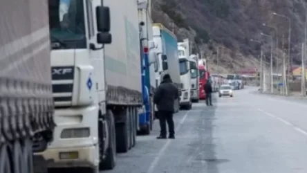 Շուրջ 1200 բեռնատարների թույլ չեն տալիս գնալ Վերին Լարս կամ վերադառնալ ՀՀ. ընդդիմադիր պատգամավորն ահազանգում է