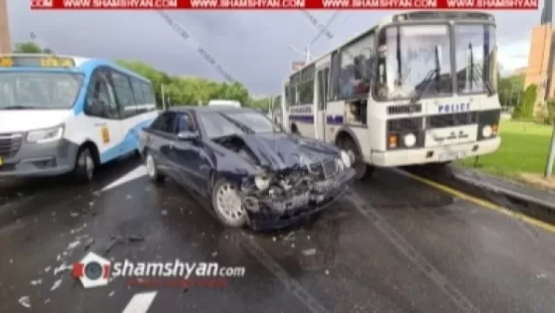 Ավտովթար Երևանի քաղաքապետարանի դիմաց. shamshyan