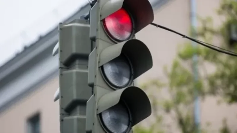 Մաշտոց-Մոսկովյան խաչմերուկի լուսացույցները երթևեկելի մասի աջ կողմից կտեղափոխվեն վերևի հատված