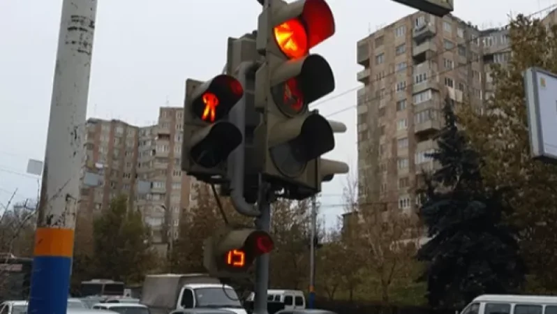 Կիևյան և Հր. Քոչարի փողոցների լուսացույցները կտեղափոխվեն