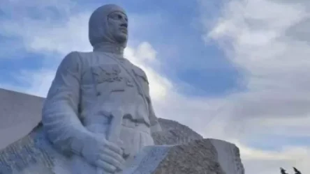 «Արձանը վերցնողին կխփենք». արցախցիները պատրաստ են մինչև վերջին շունչը պայքարել՝ պաշտպանելով Նժդեհի արձանը