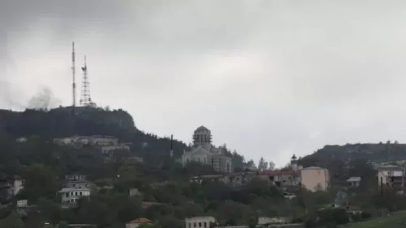 Հեռվում երևում էր Ղազանչեցոց եկեղեցին՝ անգմբեթ ու ավերվող. Հասրաթյան